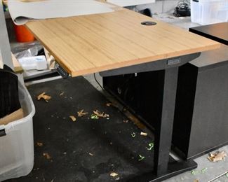 Uplift desk