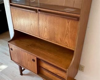 Vintage Mid Century Modern Hutch/Cabinet