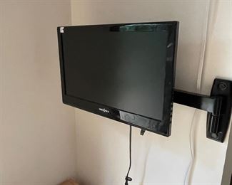 Flat screen tv with wall mount 