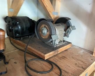 Bench grinder
