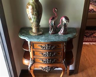 Table/Marble Top, Vase