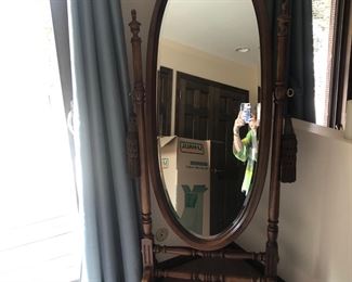 Tilting FloorMirror