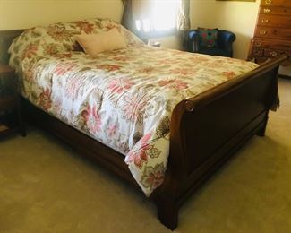Queen Sleigh Bed w/M-BS