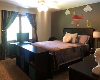 Black Queen Bed w/M-BS