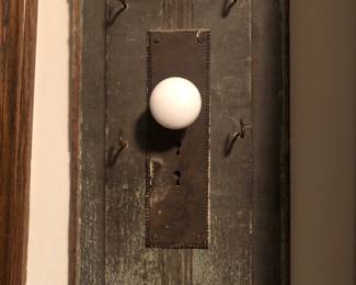 8 Door Key Hooks/Knob