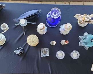 TOI044 - Assorted Decorative Items