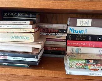 TOI046 - Cookbooks And Historical Books