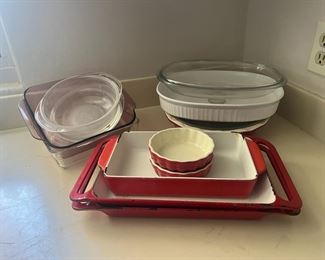 TOI098- Assorted Pyrex & Cast Iron Bakeware