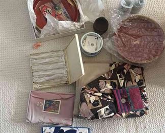 TOI106 Japanese Cloths, Plates And Cups