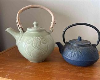 TOI127 - Cast Iron And Ceramic Teapot