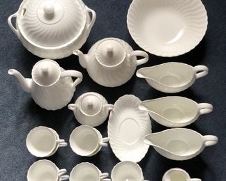 TOI137 - WEDGWOOD BONE CHINA 21-PIECE DISHWARE