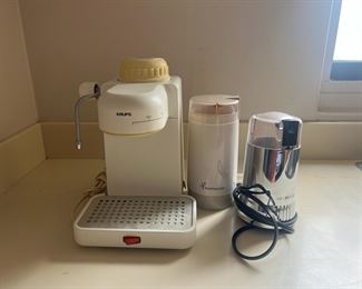TOI152- Krup Espresso Maker & Coffee Grinders