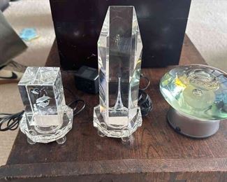 TOI225 - Crystals With Light Up Stands