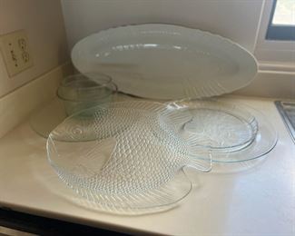TOI235- Assoretd Glass Platters & Bowls