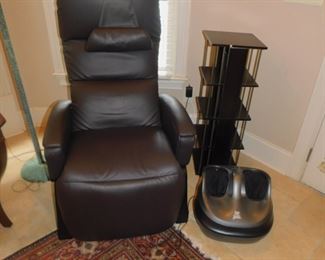 GUARDSMAN LEATHER HEATED MASSAGE CHAIR 1  YEAR OLD AND HAS A 5 YEAR WARRANTY AVAILABLE.