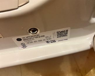 #101) - $950 - Matching Pair GE Profile Traditional Washer and Dryer.  Clean.  Smoke Free Pet Free Home.  