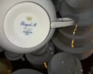 "Royal M By Saji" (Japan) China Set