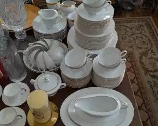 "Royal M By Saji" (Japan) China Set