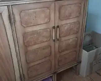 BEAUTIFUL Mid-Century Modern Dining Room Hutch/Display Cabinet W/ Original Hardware