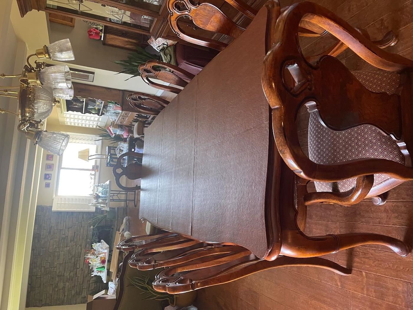 Estate sales Art, Glass, Christmas in Yucaipa, CA starts on 8/4/2023