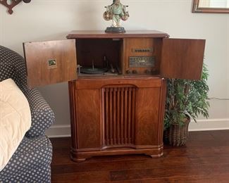1942 RCA Victrola 