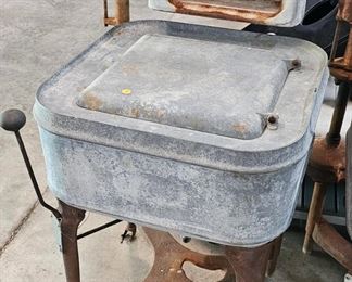 VINTAGE WASHING MACHINE