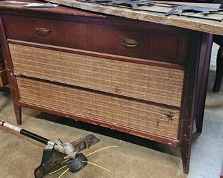  VINTAGE STEREO CABINET