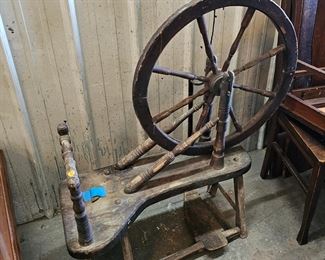 WOODEN SPINNING WHEEL
