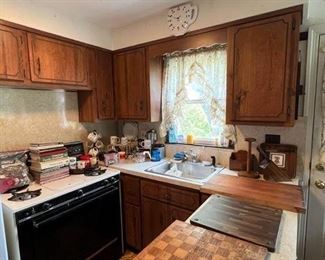 Georges Briard cheese board, coffee mugs and other coffee paraphernalia, carving boards