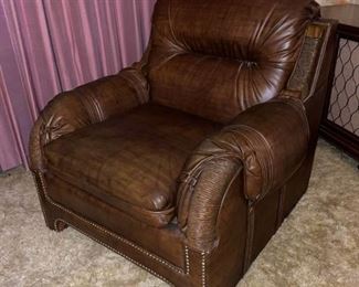 Kroehler vintage leather chair matches lot 1000