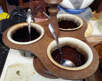 Drip ware condiment server