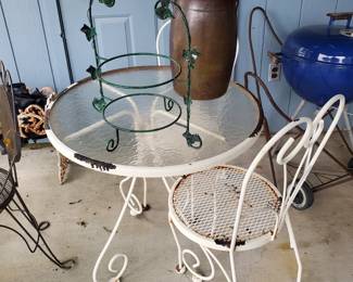 Ice cream table with 2 chairs