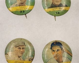20 early baseball players pinback buttons & 1 football player.
Please judge condition from the pictures.
Includes:
1) Thirteen 1930s Orbit gum buttons, with Jurges, Dizzy Dean, Porter, Pepper Martin, Chick Hafey, Warneke, Blaeholder, Reynolds, English, Kamm, Levey, Billy Herman & Mark Koenig.
2) Four 1930s Cracker Jack buttons with Grantham, Warneke, Cuyler, and Jackson
3) Three 1950s Hawthorne-Melody Club of Chapions pins with Sam Dente, Hector Rodriguez, and Eddie Stewart
4) 1969 Carroll Dale, Green Bay Packers pin