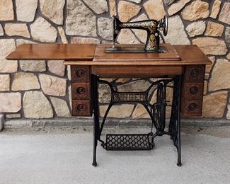 1913 Singer Model 66 Sewing Machine Ornate Cabinet