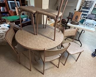Vintage Mid-Century Modern Circular table w/ 6 folding chairs