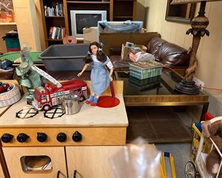 Youth kitchen play items and collectibles