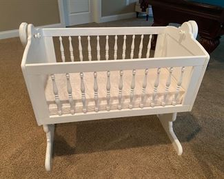 Rocking baby cradle