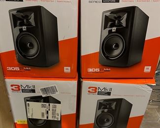 New in box JBL 3 Series MLK 11