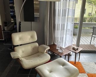 Herman Miller replica "Eames" chair and ottoman