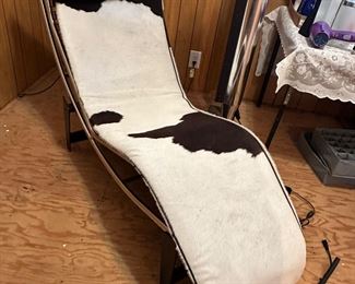 Le Corbusier Cowhide chaise lounge
