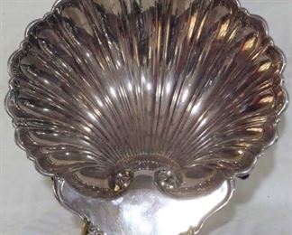 118x - Crescent Silver Plate Shell Bowl 2" x 10.5" x 10"
