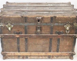 158 - Vintage Flat-Top Trunk, 39" x 22" x 21"
