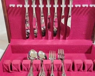 505 - Silverplate flatware by Oneida Community, 39 pcs 3 x 15 x 11 - box Almost a complete 8-piece place setting, missing 1 table knife
