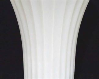540 - Milk glass vase, 7.5 x 5.5
