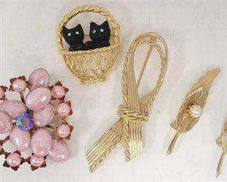 700 - Lot of Assorted Pins

