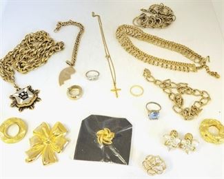 703 - Lot of Assorted Jewelry
