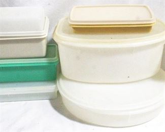 910 - Lot of Assorted Tupperware Items
