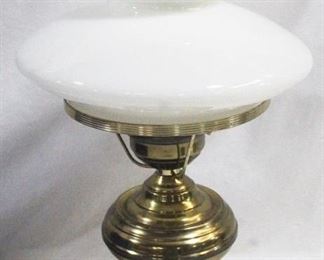 913 - Vintage brass 18" tall lamp w/ glass shade
