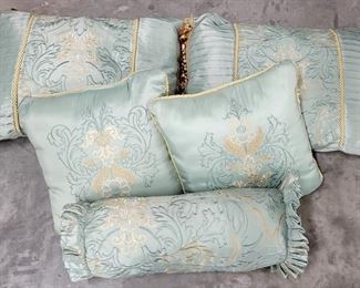 1489 - Decorative Bed Pillows-Mint Green w/ gold accents 5 pillows
