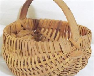 2299 - Vintage Small Egg Basket 4.5" x 5" x 4.5"
